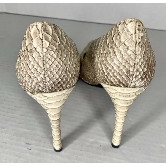 Stuart Weitzman Pointed Snakeskin Pumps Leather - Picture 5 of 10